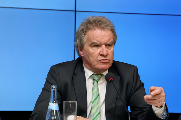 Pressekonferenz Neue Wärme- und Trockenrekorde im Land Umweltminister Franz Untersteller bei der Regierungspressekonferenz (Bild: Staatsministerium Baden-Württemberg)