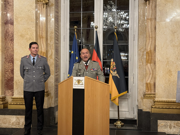 Bundeswehr Streitkräfteempfang 2025 in Stuttgart Minister Strobl empfängt die Streitkräfte im Neuen Schloss