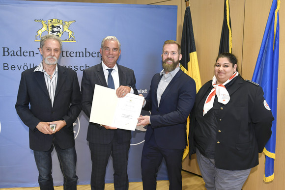 Ehrenamt Innenminister Strobl zeichnet ehrenamtsfreundliche Arbeitgeber aus Innenminister Thomas Strobl bei der Auszeichnung ehrenamtsfreundlicher Arbeitgeber im Bevölkerungsschutz