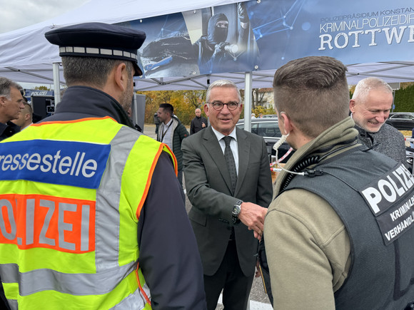 Polizei Erste zentrale Vereidigungsfeier der Polizei Baden-Württemberg Zentrale Vereidigungsfeier