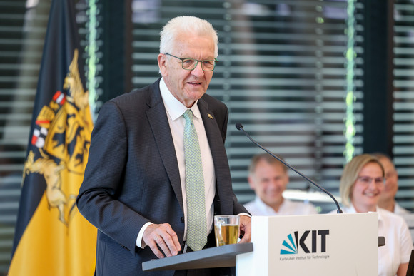 Präsidentschaft Amtswechsel beim Landesrechnungshof Ministerpräsident Winfried Kretschmann bei seiner Ansprache