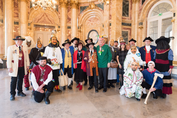 Fastnacht Närrischer Staatsempfang der Landesregierung Gruppenbild mit den Narrenfreunden Heuberg