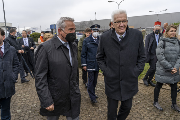 Ministerpräsident Kretschmann und Innenminister Strobl besuchen im Rahmen der Straßburg-Delegationsreise die Wasserschutzpolizei