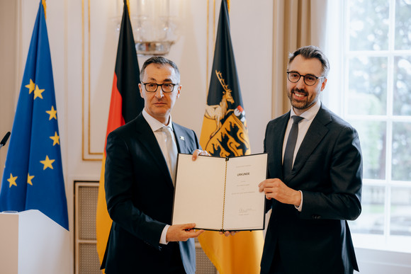 Ministerpräsident Cem Özdemir (links) und Moritz Oppelt (rechts), Minister der Justiz und für Migration 