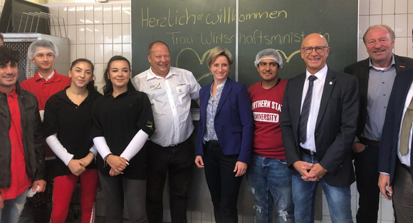 Kreisbereisung Ministerin besucht Landkreis Schwäbisch Hall Ministerin Hoffmeister-Kraut zu Besuch in der Gewerblichen Schule Crailsheim
