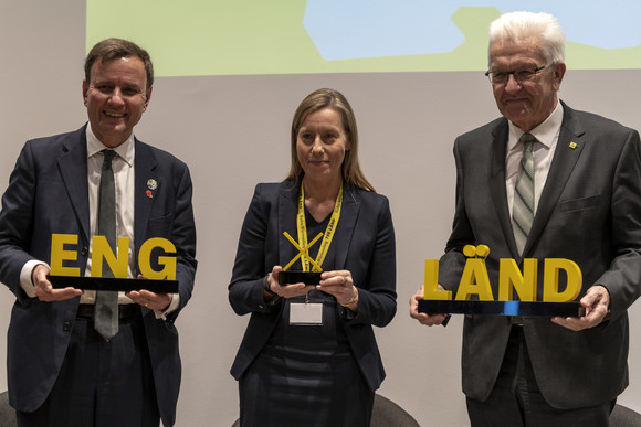 Auslandsreise Delegationsreise nach Schottland und England von links nach rechts: Greg Hands, Minister of State at the Department for Business, Energy and Industrial Strategy, die neue Repräsentantin Nicola Pinder und Ministerpräsident Winfried Kretschmann bei der Eröffnung der Auslandsrepräsentanz Baden-Württembergs in London