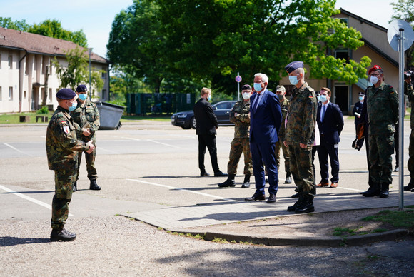 Rundgang auf dem Gelände des Ankunftszentrums.