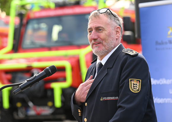 Übergabe neue Tanklöschfahrzeuge Waldbrand für Feuerwehren