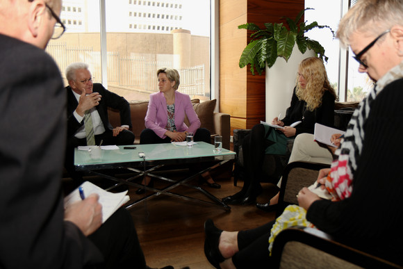 DELEGATIONSREISE Reise nach Israel und in die Palästinensischen Gebiete Ministerpräsident Winfried Kretschmann (l.) und Wirtschaftsministerin Nicole Hoffmeister-Kraut (r.) im Pressegespräch