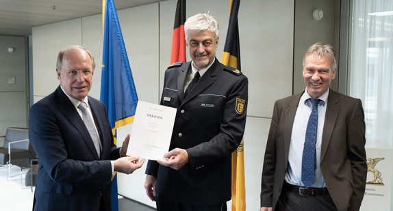 Von links nach rechts: Innenstaatssekretär Wilfried Klenk, Polizeivizepräsident beim Polizeipräsidium Ludwigsburg Thomas Lüdecke, Landeskriminaldirektor Klaus Ziwey