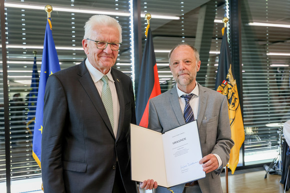 Präsidentschaft Amtswechsel beim Landesrechnungshof Ministerpräsident Winfried Kretschmann (links) und Günther Benz (rechts)
