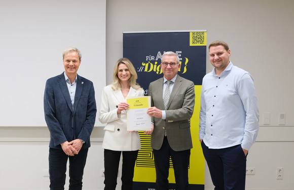 Übergabe von Breitbandförderbescheiden