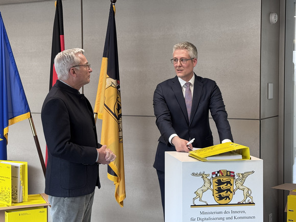 Übergabe Krisenmanagement-Handbuch