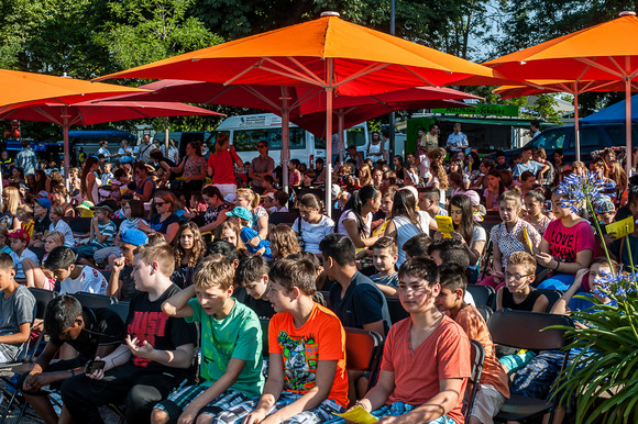 Das Publikum staunt bei einer Vorführung. Quelle: Polizei Baden-Württemberg