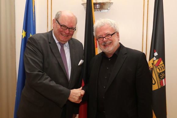 Antrittsbesuch Murawski empfängt belgischen Botschafter Staatsminister Klaus-Peter Murawski (r.) und der Botschafter des Königreichs Belgien, Ghislain D'hoop (l.)