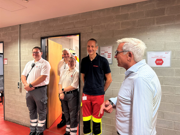 Sicherheit Stadionallianzen in Baden-Württemberg SuperCup 2025 in Stuttgart, Besuch der Einsatzkräfte