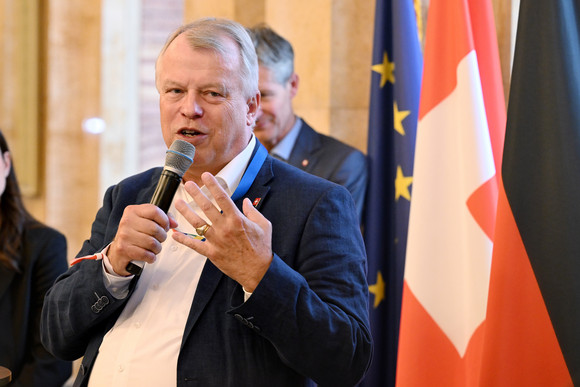 UEFA EURO 2024 Schweiz-Abend anlässlich des Spiels Deutschland gegen die Schweiz Urs Robert Schnider, Generalkonsul der Schweiz, bei seiner Ansprache