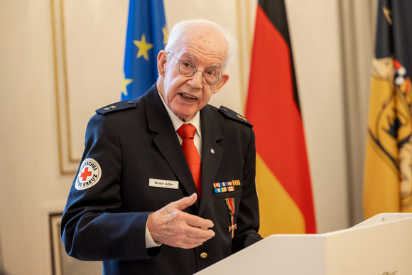 Walter Adler bei seiner Ansprache