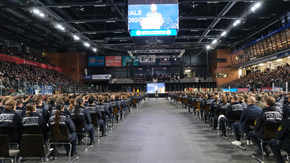 Polizei Erste zentrale Vereidigungsfeier der Polizei Baden-Württemberg Zentrale Vereidigung Polizei Baden-Württemberg 2025