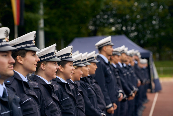 Polizeianwärterinnen und Polizeianwärtern