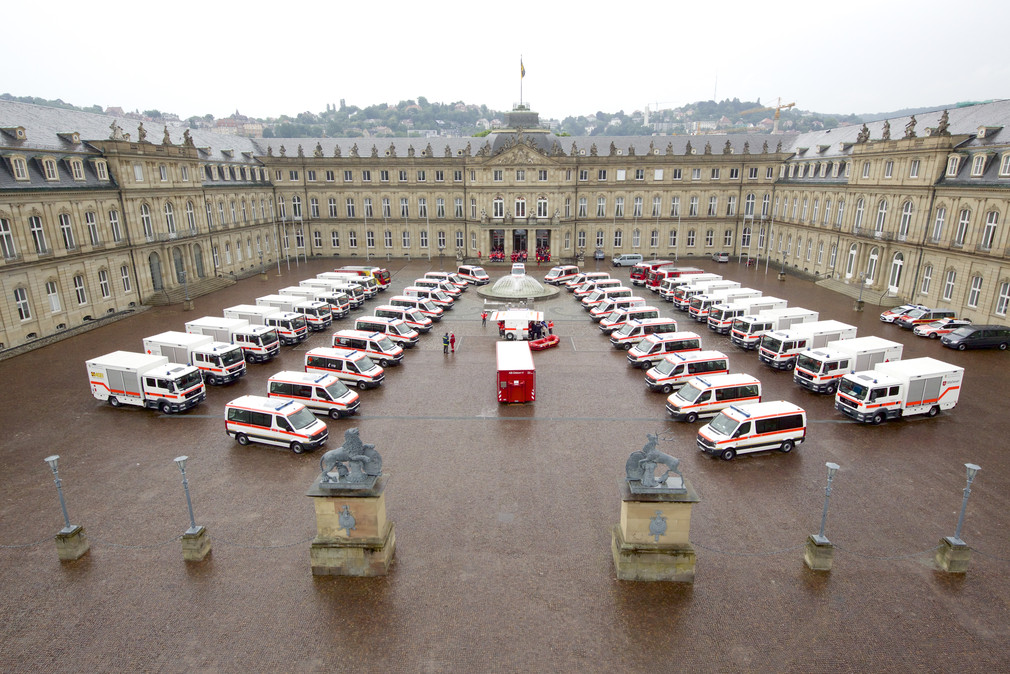 Die neuen Fahrzeuge für den Katastrophenschutz im Ehrenhof des Neuen Schlosses