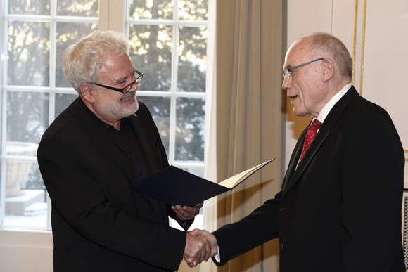 Auszeichnung Bundesverdienstkreuz 1. Klasse für Rudolf Böhmler Staatsminister Klaus-Peter Murawski (l.) und Staatssekretär a. D. Dr. Rudolf Böhmler (r.) (Foto: Staatsministerium Baden-Württemberg)