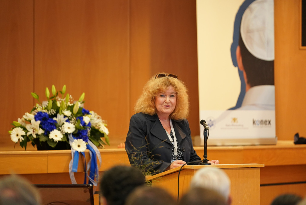 Prof. Barbara Traub, Vorstandssprecherin IRGW, spricht über jüdisches Leben in Deutschland.