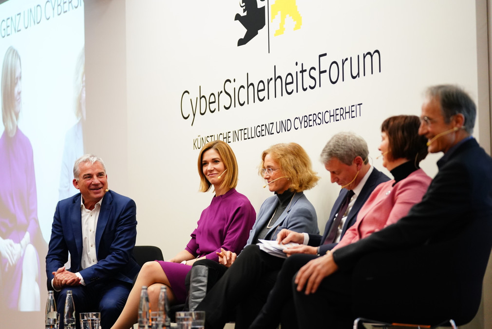 Podiumsdiskussion beim 2. CyberSicherheitsForum in Stuttgart.