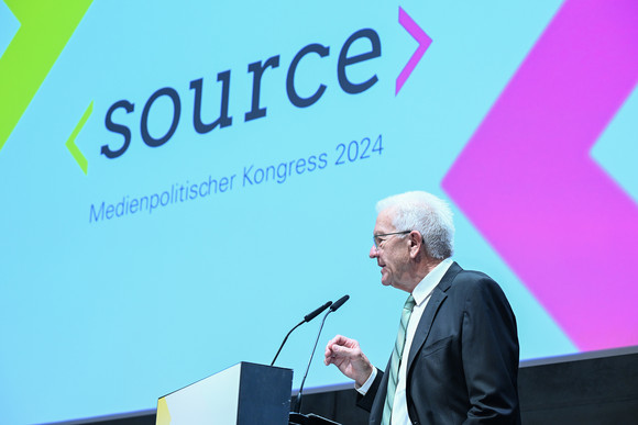 Medien Medienpolitischer Kongress 2024 Ministerpräsident Winfried Kretschmann bei seiner Begrüßungsrede