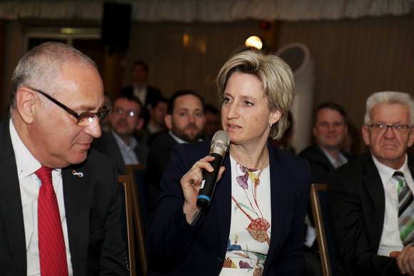 DELEGATIONSREISE Reise nach Israel und in die Palästinensischen Gebiete v.l.n.r.: Grisha Alroi-Arloser, Geschäftsführer der Deutsch-Israelischen Industrie- und Handelskammer, Wirtschaftsministerin Nicole Hoffmeister-Kraut und Ministerpräsident Winfried Kretschmann
