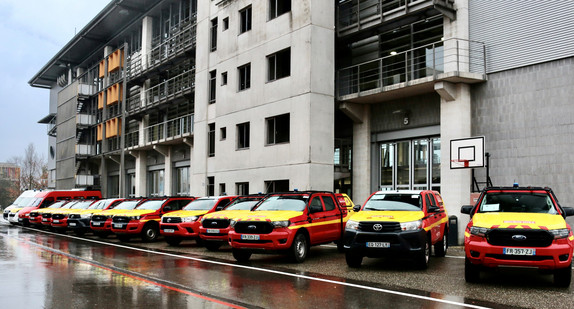 Französischer Hilfskonvoi auf der Rückreise bei der Landesfeuerwehrschule in Bruchsal