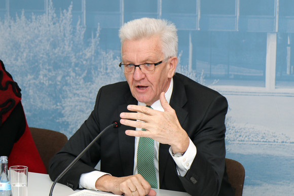 Pressekonferenz Humanitäres Engagement mit Projekten im Nordirak Ministerpräsident Winfried Kretschmann