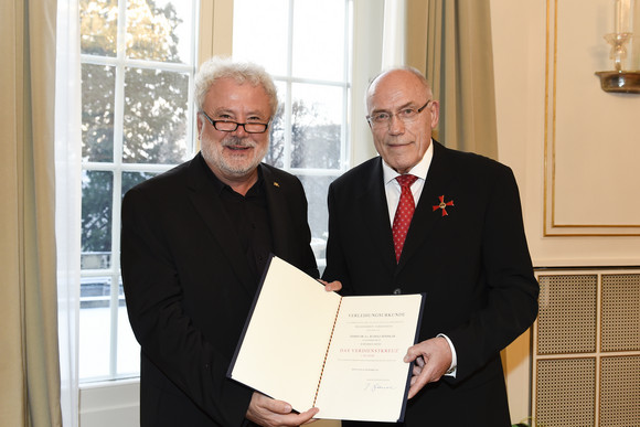 Auszeichnung Bundesverdienstkreuz 1. Klasse für Rudolf Böhmler Staatsminister Klaus-Peter Murawski (l.) und Staatssekretär a. D. Dr. Rudolf Böhmler (r.) (Foto: Staatsministerium Baden-Württemberg)