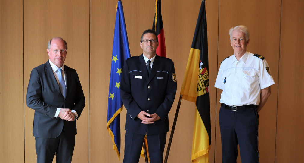 Staatssekretär Wilfried Klenk (l.), Polizeipräsident Udo Vogel (M.) und Polizeipräsident Prof. Alexander Pick (r.) (Bild: Innenministerium Baden-Württemberg)