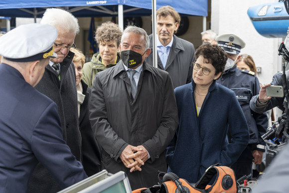 Ministerpräsident Kretschmann und Innenminister Strobl besuchen im Rahmen der Straßburg-Delegationsreise die Wasserschutzpolizei