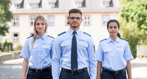 Junge Polizeibeamtinnen und -beamte. Quelle: Polizei Baden-Württemberg