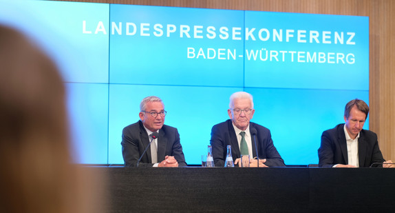 Landespressekonferenz mit Ministerpräsident Kretschmann und Innenminister Strobl