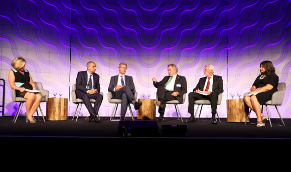 Delegationreise Kretschmann reist nach Kalifornien und Ontario Minister Franz Untersteller (3. v.r.) spricht bei einem Panel auf dem Global Climate Action Summit. (Foto: Staatsministerium Baden-Württemberg)
