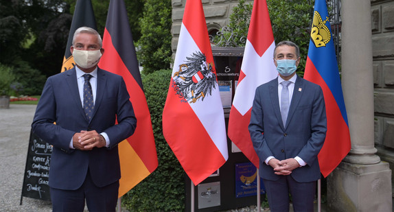 Der stellvertretende Ministerpräsident Thomas Strobl zusammen mit Ignazio Cassis, Außenminister der Schweiz. (Bild: Innenministerium Baden-Württemberg)