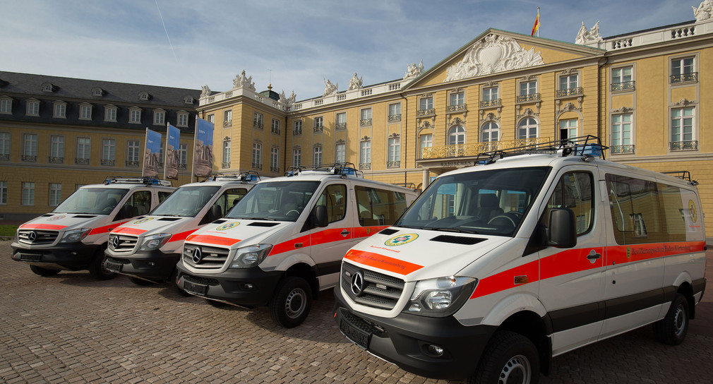 Vier neue Fahrzeuge für die Bergwacht. (Bild: © Innenministerium Baden-Württemberg)