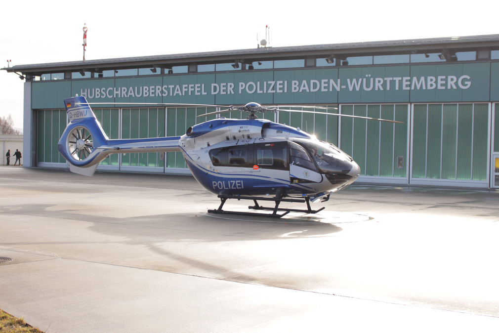 Der neue Polizeihubschrauber (Typ H 145 der Firma Airbus Helicopters)