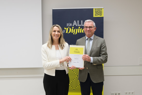 Übergabe von Breitbandförderbescheiden