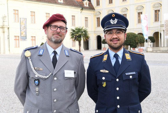 Symbolische Scheckübergabe an den Volksbund Deutsche Kriegsgräberfürsorge e.V.