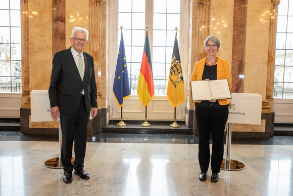Regierungsbildung Neue Landesregierung Ministerpräsident Winfried Kretschmann (l.) und Elke Zimmer (r.), Staatssekretärin im Ministerium für Verkehr