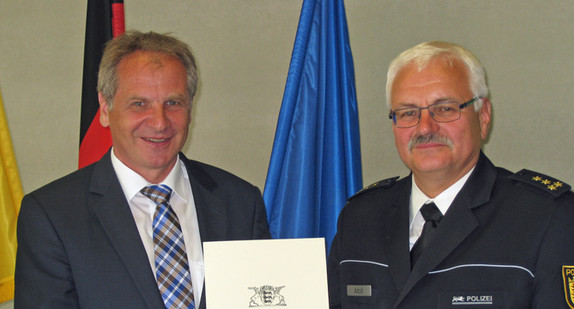 Innenminister Reinhold Gall hat den Leitenden Polizeidirektor Georg Moll in den Ruhestand verabschiedet.