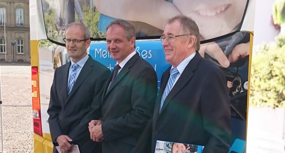 Stefan Bender, Vorstandsmitglied der PSD Bank, Innenminister Reinhold Gall und Lothar Holzwarth, Aufsichtsratsvorsitzender der PSD Bank (von links)