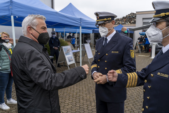 Ministerpräsident Kretschmann und Innenminister Strobl besuchen im Rahmen der Straßburg-Delegationsreise die Wasserschutzpolizei