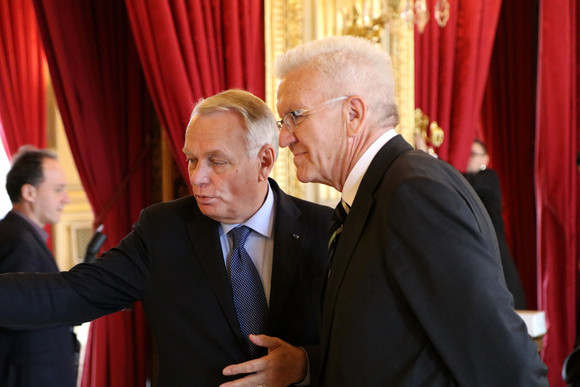 Ausland Delegationsreise nach Frankreich Ministerpräsident Winfried Kretschmann (r.) und der französische Außenminister Jean-Marc Ayrault (l.)