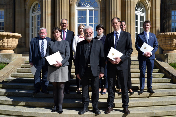 MEDIEN Neuer Präsident der Landesanstalt für Kommunikation Staatsminister Klaus-Peter Murawski mit neuem LFK-Vorstand