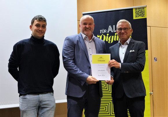 Übergabe von Breitbandförderbescheiden